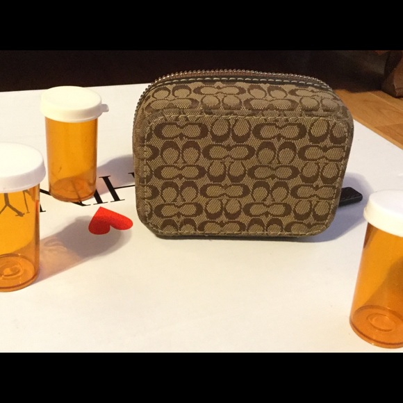 Coach travel pill case EUC includes bottles - Picture 6 of 6
